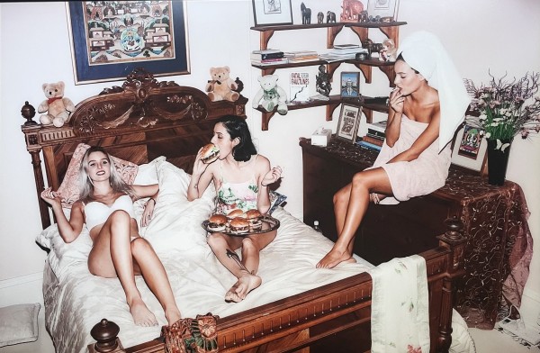 מתוך הסדרה  סקס וטייק אווי, 2015