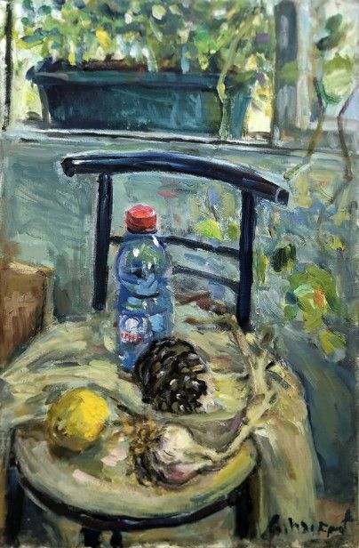 דומם על כיסא